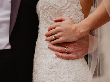 Toyda gəlinin bəyə sərt reaksiyası GÜNDƏM OLDU - VİDEO