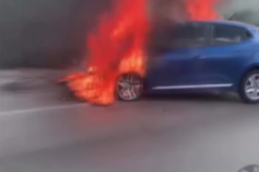 Türkiyəli futbolçunun maşını hərəkətdə olarkən alışdı - VİDEO