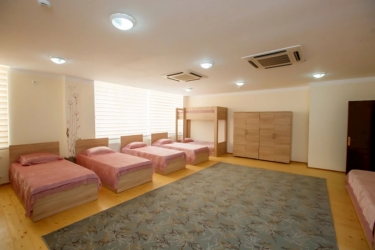 Bakıda sığınacaqda çəkilən görüntü ürək parçaladı: uşaq hər gecə bunu edirmiş... - VİDEO