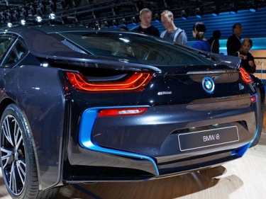 BMW i6-nın əsasında elektrik modeli hazırlanır