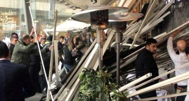 İstanbulda ticarət mərkəzinin tavanı çökdü: yaralılar var - FOTO