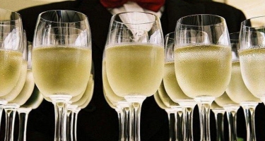 Yeni il və Milad bayramı ərəfəsində Minskdə 3 milyondan çox şampan və şərab satılıb