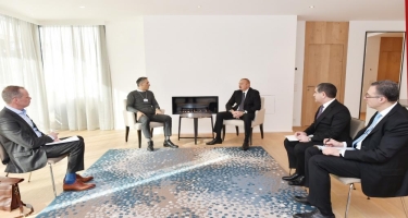 Prezident İlham Əliyev Davosda “Signify” şirkətinin baş icraçı direktoru Erik Rondolat ilə görüşüb - FOTO