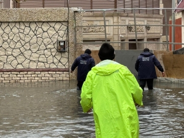 Bakıda yağışın fəsadları aradan qaldırılır - FOTO