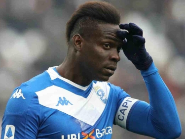 Balotellinin başı bəlada: 17 yaşlı qızla cinsi əlaqədə olub