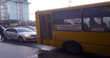 Ukraynada yeniyetmə sərnişinlərlə dolu avtobusu qaçırtdı