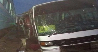 Avtobus qatarla toqquşdu, 15 nəfər həlak oldu