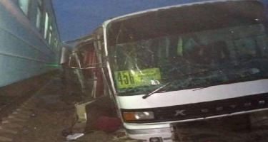 Pakistanda avtobus qatarla TOQQUŞUB: Ölənlərin sayı 30 nəfərə çatıb