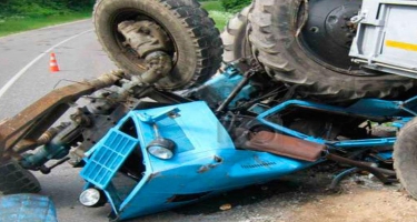 Şəmkirdə yük avtomobili traktorla toqquşdu
