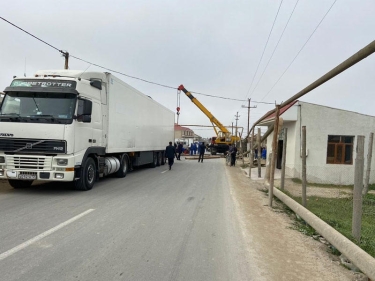 Bakıda yük avtomobili qaz xəttini zədələdi