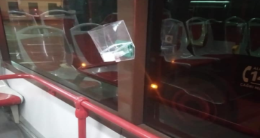 Bakıda sərnişinlər avtobuslardakı dezinfeksiya dispenserlərini qırıblar - FOTO