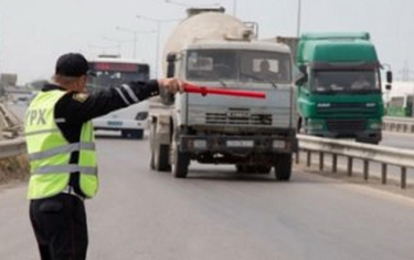 Polis yük maşınlarının sürücülərinə xəbərdarlıq etdi