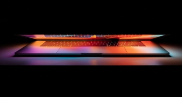 Apple MacBook-ların batareya ömrünü uzatmaq üçün vasitə tanıtdı