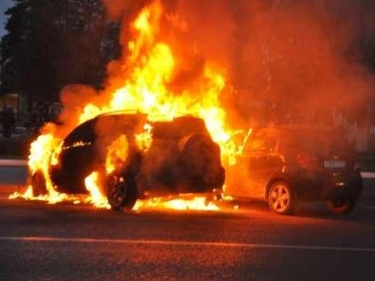 Bakıda “BMW” yanıb, bir nəfər xəsarət alıb