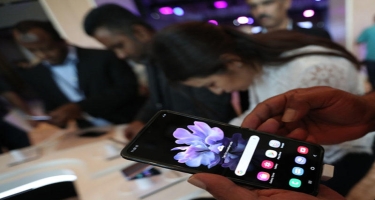 “Samsung Galaxy S20” smartfonunun ekranında problem aşkarlanıb