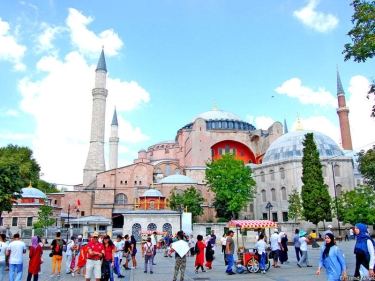 Azərbaycandan Türkiyəyə səfər edən turistlərin sayı kəskin azalıb