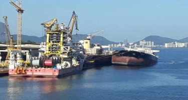 Rio De Janeyroda tikilməkdə olan tanker suya batıb