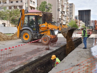 Bakının bu küçələrində içməli və tullantı su xətləri yenilənir - FOTO