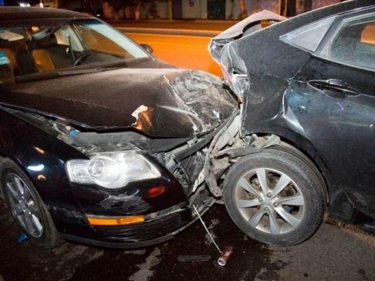 Bakıda zəncirvari qəza: Maşın beş avtomobilə çırpıldı - Ölən var