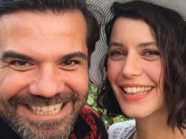 Beren Saat Kənana təbriki ilə yenidən gündəmdə - FOTO