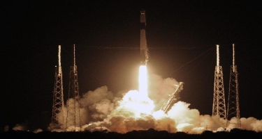 “SpaceX” qlobal internet layihəsi üçün əlavə 60 peyk orbitə çıxarıb
