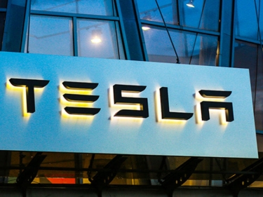 Tesla-dan 12 nəfərlik elektrokar anonsu