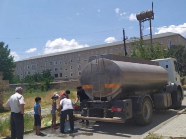 Neftçala sakinlərinin həyatı TƏHLÜKƏDƏ: Xəzər dənizi Kürə axmaqda davam edir - VİDEO