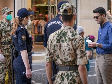 Bakı polisi maskasız gəzənlərə qarşı reydlərə başladı