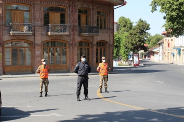 Polis Şəkidə sərt karantin rejiminə nəzarət edir - FOTO