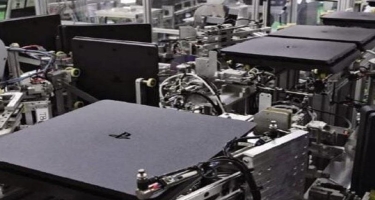 Robotlar 30 saniyədə 1 PlayStation 4 istehsal edirlər