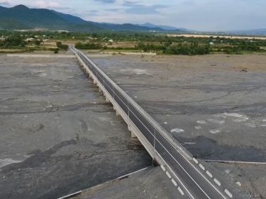 Qəbələdə 2 milyon manatlıq körpünün tikintisi yekunlaşıb - FOTO