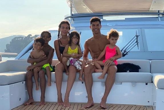 ''Çempionlar ailəsi!'' - Ronaldodan yeni paylaşım
