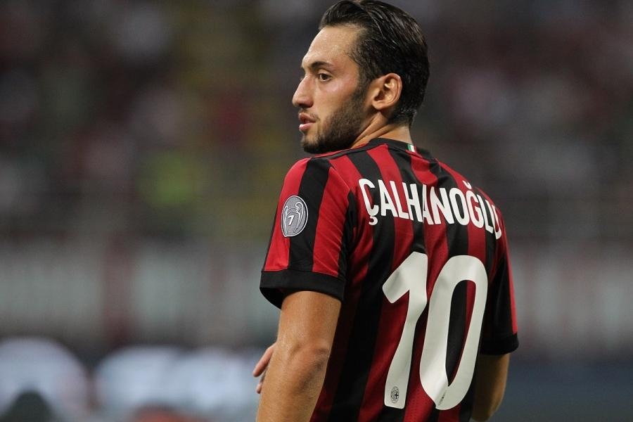 ''Milan'' Hakan  Çalhanoğlunu satır