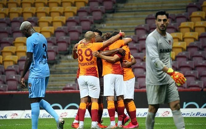 “Qalatasaray”ın yeni mövsümdə ilk qələbəsi –  Video 