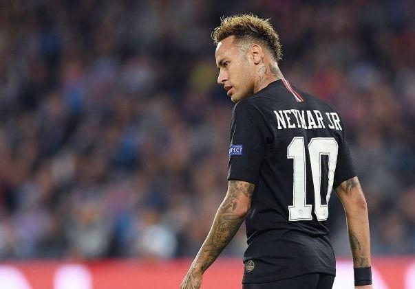 Neymar ''Barselona''dan yeni təklif gözləyir