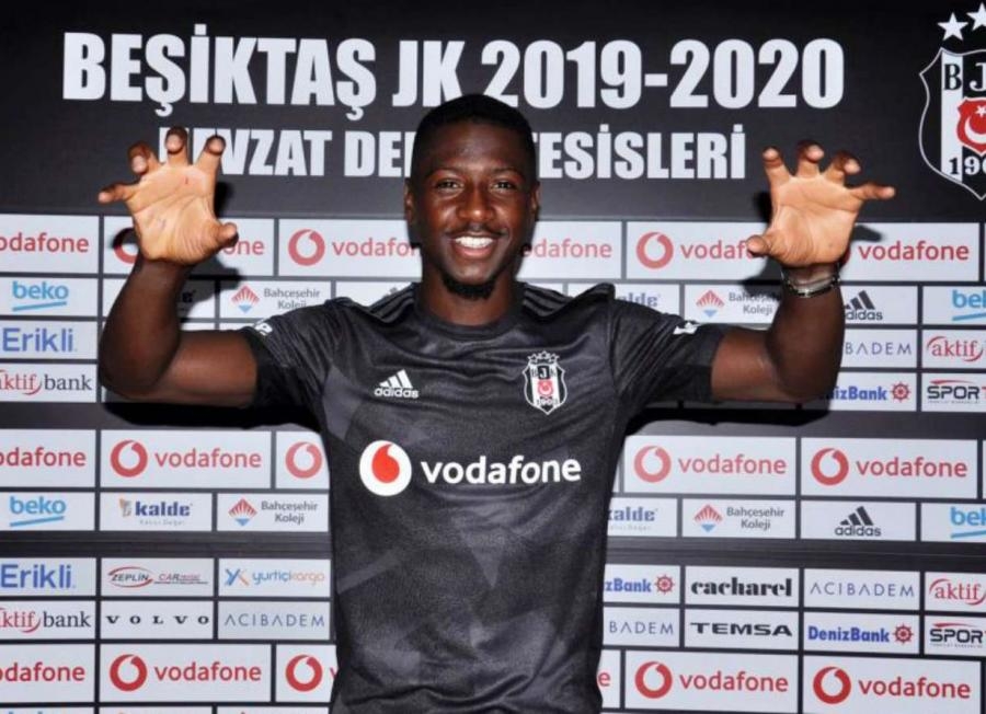 ''Sportinq''in futbolçusu ''Beşiktaş''da