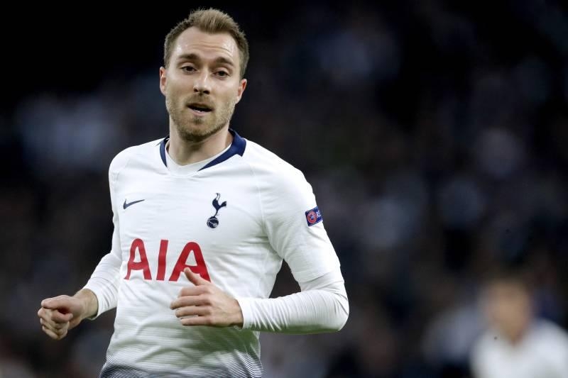 ''20 dəqiqə sadəcə topa baxdıq'' - Eriksen