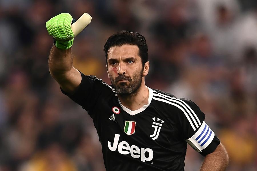 Buffon Maldininin rekordunu yenilədi