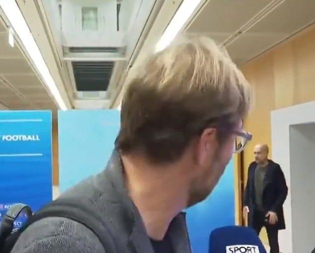 Klopp Qvardiolanın gəldiyini görüb qaçdı -  Video