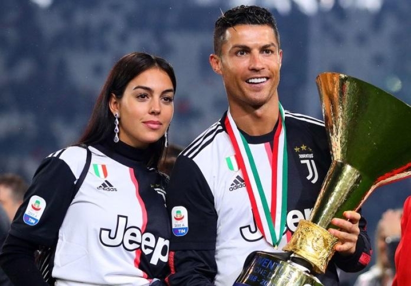 Ronaldo evləndi - İtaliya jurnalı