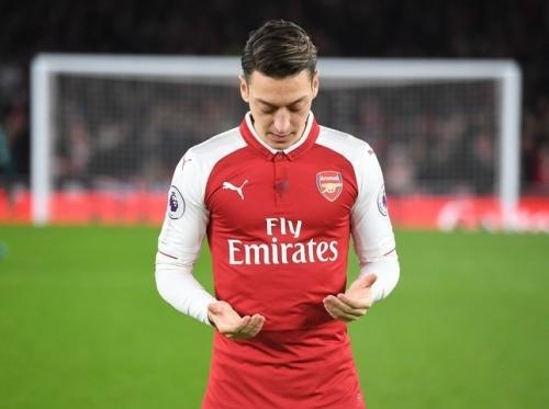 ''Müsəlman dünyası bu hadisələrə səssiz qalır'' - Özil