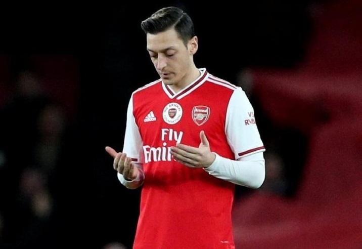 Çində Özil  və ''Arsenal''a şok qadağa