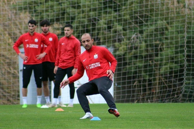 ''Neftçi''nin futbolçusu  Türkiyə toplanışını  dəyərləndirdi - Video