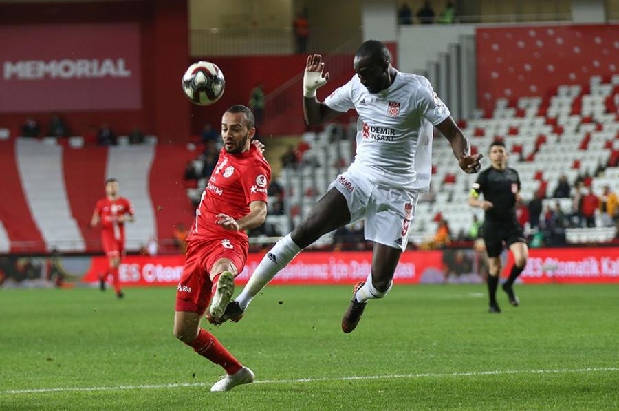 ''Sivasspor'' ''Antalyaspor''la heç-heçə etdi