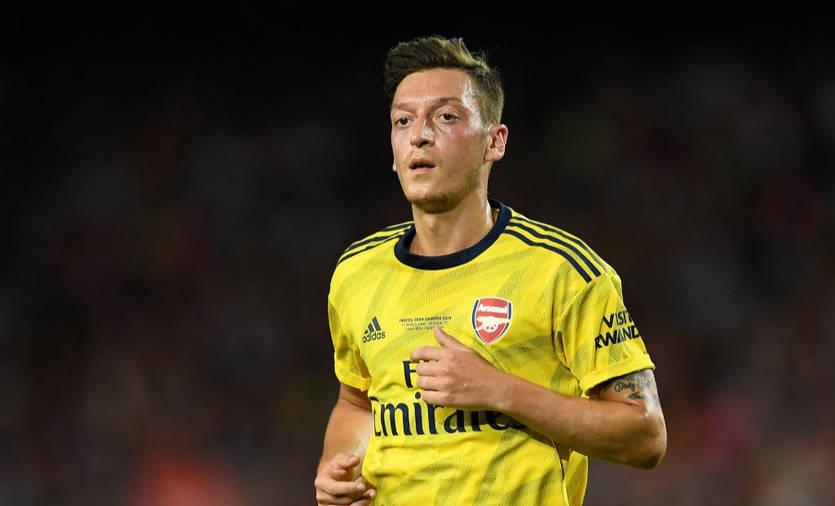 Özil Londonda qaldı - Ata olacaq