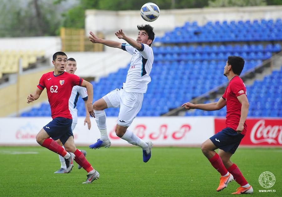 Daha bir ölkədə futbol dayandırıldı