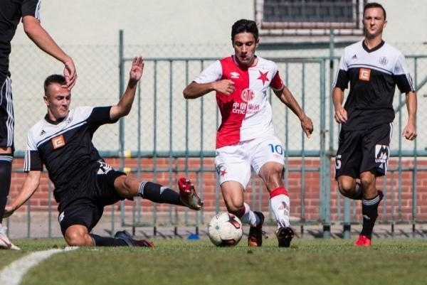 Azərbaycanlı bombardirdən Çexiyada növbəti dubl