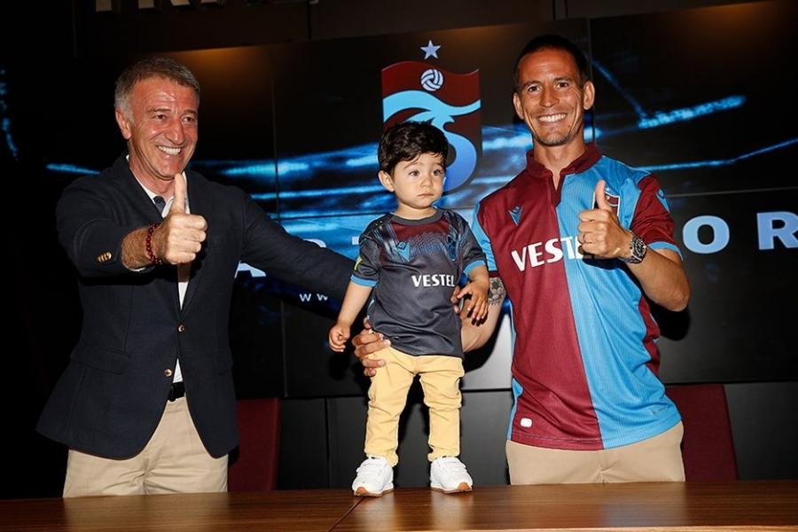 ''Trabzonspor'' 36 yaşlı müdafiəçi ilə müqaviləni uzatdı