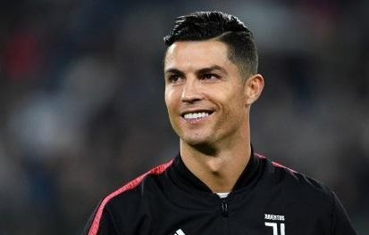 Ronaldo ilk milyarder futbolçu oldu