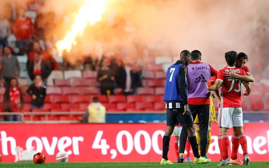 ''Benfika'' azarkeşləri bu dəfə futbolçuların evlərinə hücum etdilər